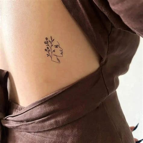 tatuajes pequeos mujer originales|30 tatuajes pequeños, originales y llenos de。